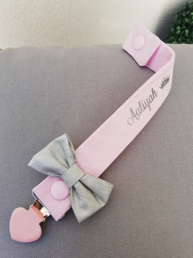 Attache tetine rose argent