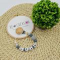 Attache tetine silicone bois et crochet grise